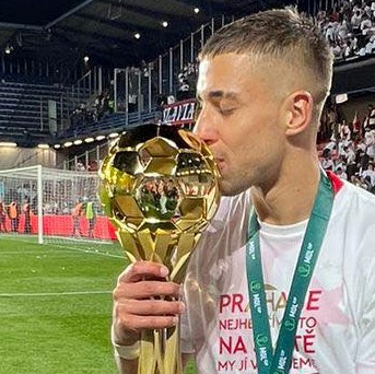Na přestupu fotbalisty Lingra vydělá i MFK Karviná